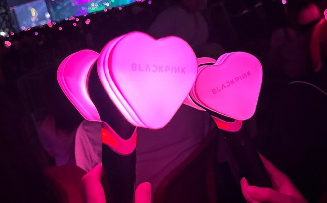 Gậy cổ vũ BlackPink giá cả triệu vẫn được săn lùng ráo riết Ảnh 2