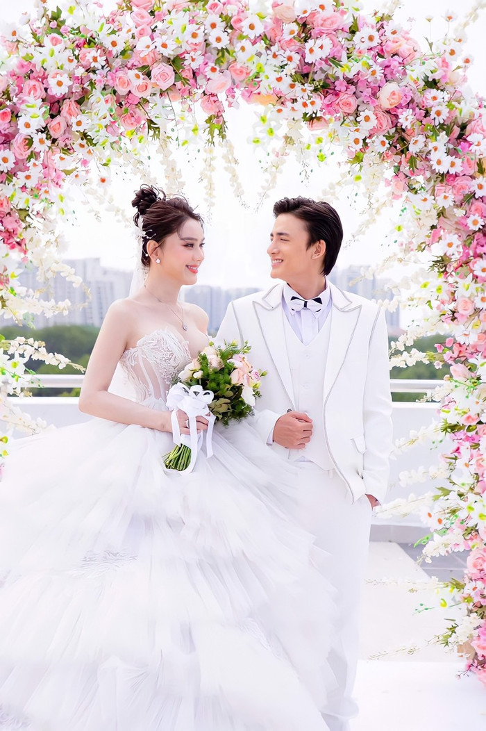  Mỹ nhân chuyển giới 'lên hương' nhan sắc hậu ly hôn, được 3 người theo đuổi cùng lúc Ảnh 6