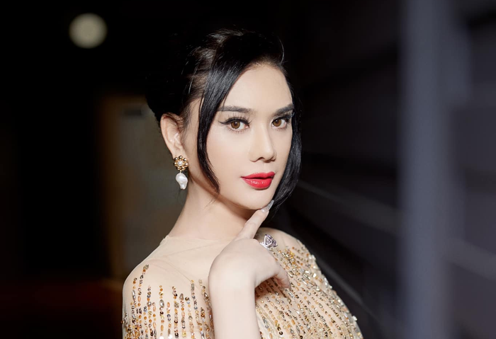  Mỹ nhân chuyển giới 'lên hương' nhan sắc hậu ly hôn, được 3 người theo đuổi cùng lúc Ảnh 4