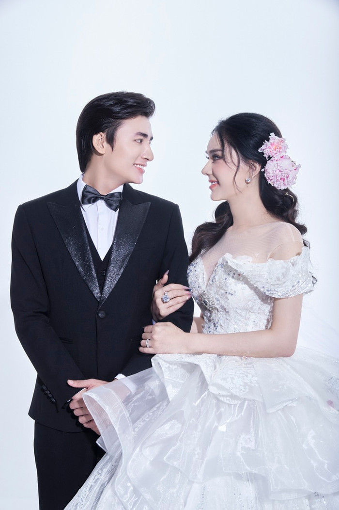  Mỹ nhân chuyển giới 'lên hương' nhan sắc hậu ly hôn, được 3 người theo đuổi cùng lúc Ảnh 5