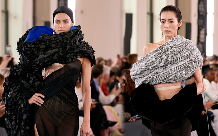 Bạn gái cũ Ronaldo 'diễn lót' cho siêu mẫu Trung Quốc ở tuần lễ thời trang Ảnh 2