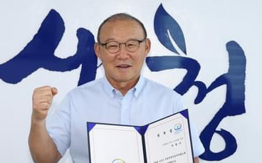 HLV Park Hang Seo có hành động đẹp với đội tuyển nữ Việt Nam Ảnh 2