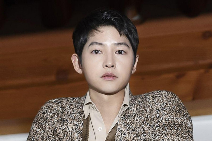  Nghi vấn Song Joong Ki bị vợ mới ngăn cấm chơi với hội bạn thân Lee Kwang Soo? Ảnh 2