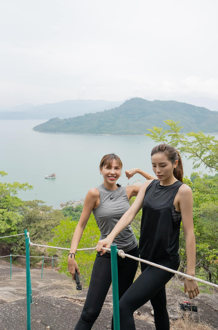 Dù vậy, đông đảo fan vẫn nhiệt tình 'ship' Hoa hậu Việt Nam 2014 và bạn thân siêu mẫu đến với nhau. Có người chắc nịch chuyện tình cảm này và chỉ chờ ngày cả hai công khai để khán giả chúc mừng cho họ. Chính cặp đôi cũng nhiều lần khẳng định: 'Minh Triệu và Kỳ Duyên cần có nhau'.