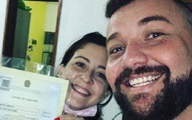 Hy hữu: Cặp đôi cười hớn hở, cùng nhau mở tiệc chúc mừng... ly hôn Ảnh 2