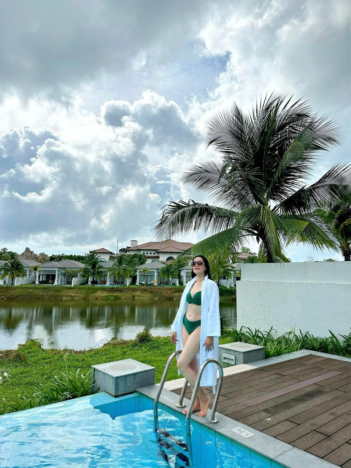 Làn da trắng sáng của NSƯT Trịnh Kim Chi làm cho nhiều người không khỏi ghen tỵ