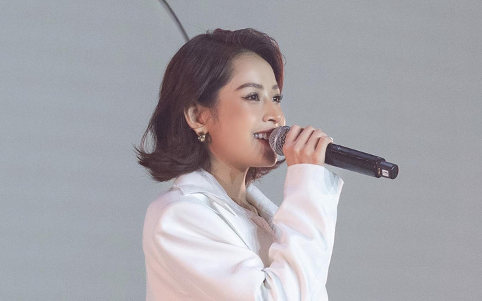 Xuất hiện clip Chi Pu ngẫu hứng hát nhạc Hoa lời Việt, dân mạng phản ứng ra sao? Ảnh 2