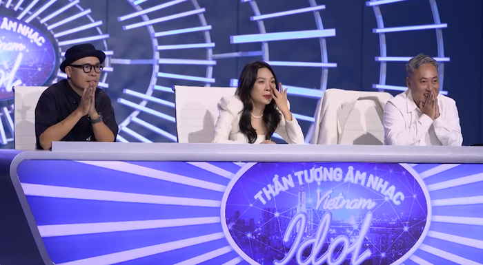 Đổ đứ đừ loạt biểu cảm cưng xỉu của Mỹ Tâm trong tập đầu tiên của Vietnam Idol 2023 Ảnh 7