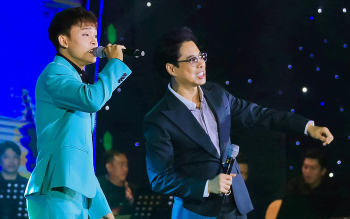 Bị 'quay lén' từ trong cánh gà: Hồ Văn Cường có 'lép vế' khi hát cùng Ngọc Sơn? Ảnh 2