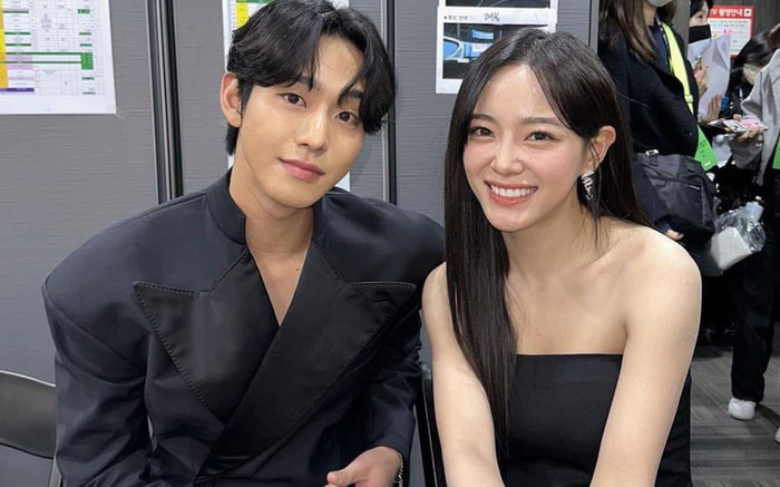 Bỏ Ahn Hyo Seop, Kim Se Jeong chính thức công khai người yêu 'thanh mai trúc mã' Ảnh 2