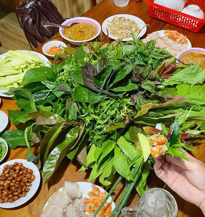 Độc đáo món gỏi lá Kon Tum, thử một lần là nhớ mãi Ảnh 1