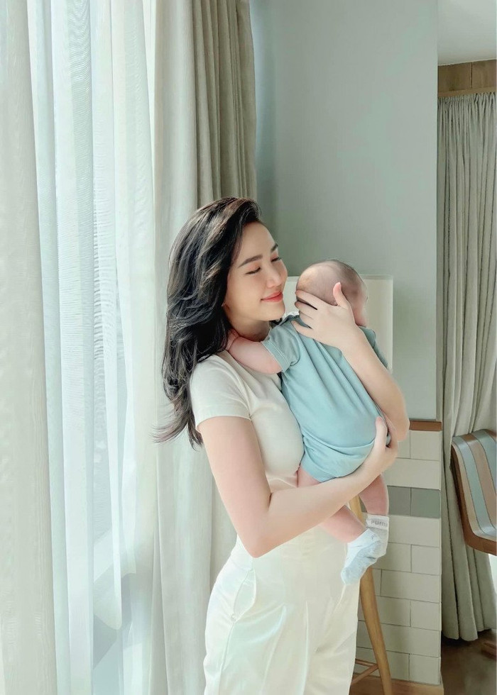 Sinh ra đã ''ngậm thìa vàng'' nhưng Bảo Thy luôn giáo dục con theo hướng tự lập.