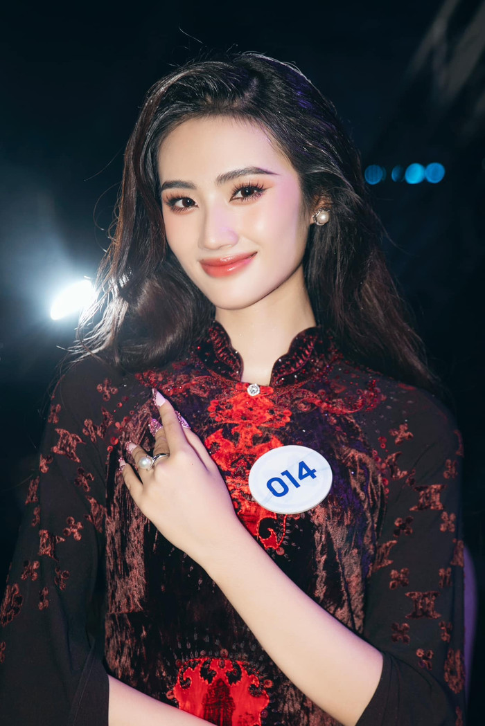 Dù chỉ mới bắt đầu nhiệm kỳ hoa hậu khoảng 10 ngày, Ý Nhi đã làm cho một bộ phận khán giả 'ngán ngẩm' bởi quan điểm, suy nghĩ của bản thân