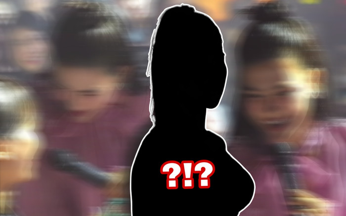 Nữ ca sĩ đang hát bỗng lao xuống sân khấu phỏng vấn khán giả khiến dân mạng 'sợ' Ảnh 2