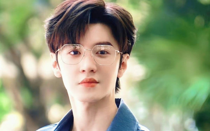 Trần Triết Viễn lạc lõng giữa sân bay, thực hư phía sau khiến dân tình xót xa Ảnh 2