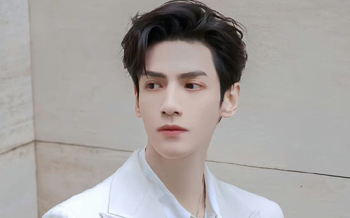 La Vân Hi lộ vóc dáng nhỏ bé, kém sắc: Hình tượng nam thần cổ trang nay còn đâu Ảnh 2