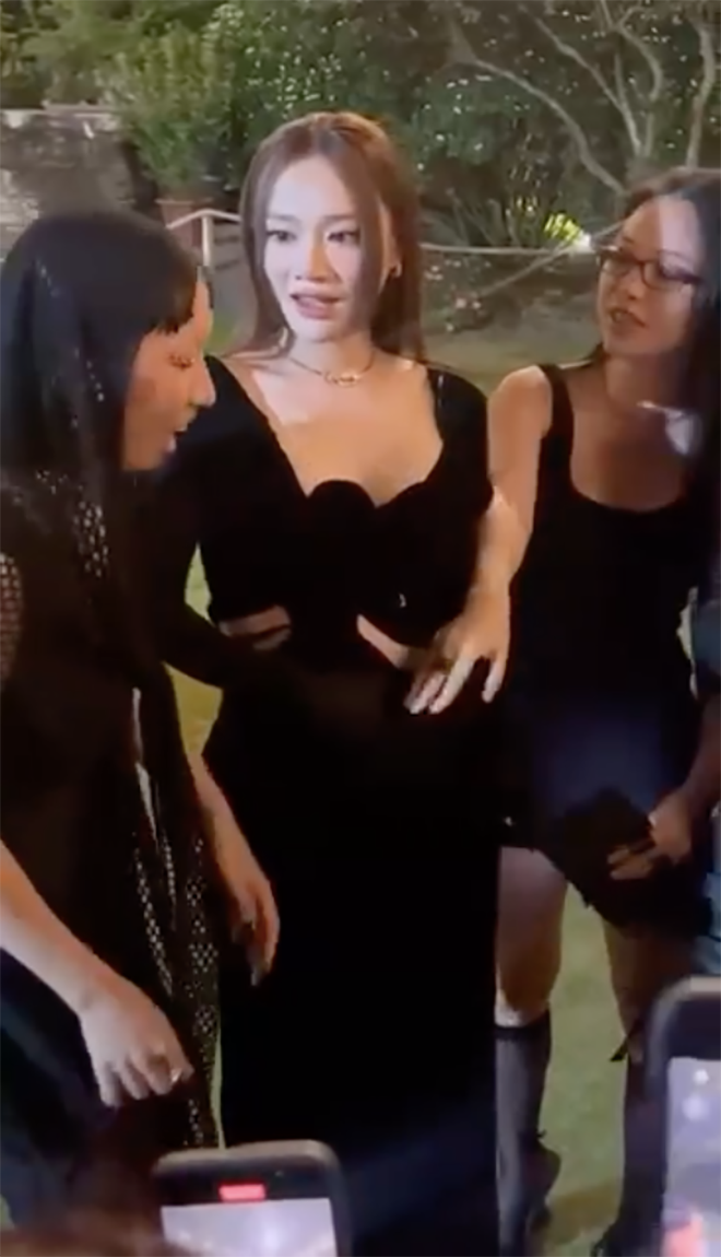 Nhã Phương hội ngộ chị em thân thiết.