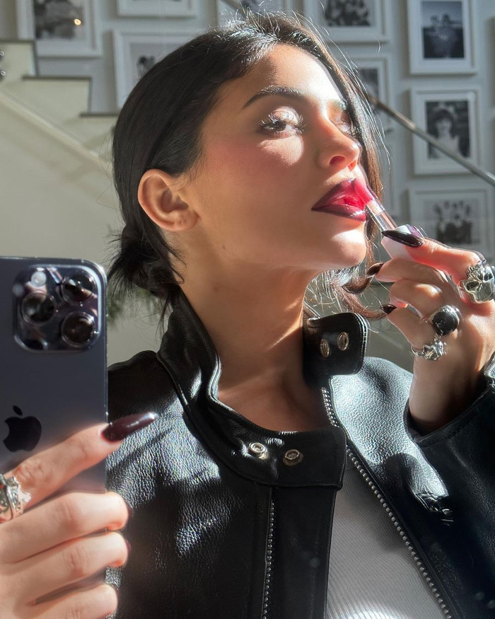  Cherry Cola Lips: Xu hướng trang điểm thập niên 90 bất ngờ đổ bộ TikTok Ảnh 1