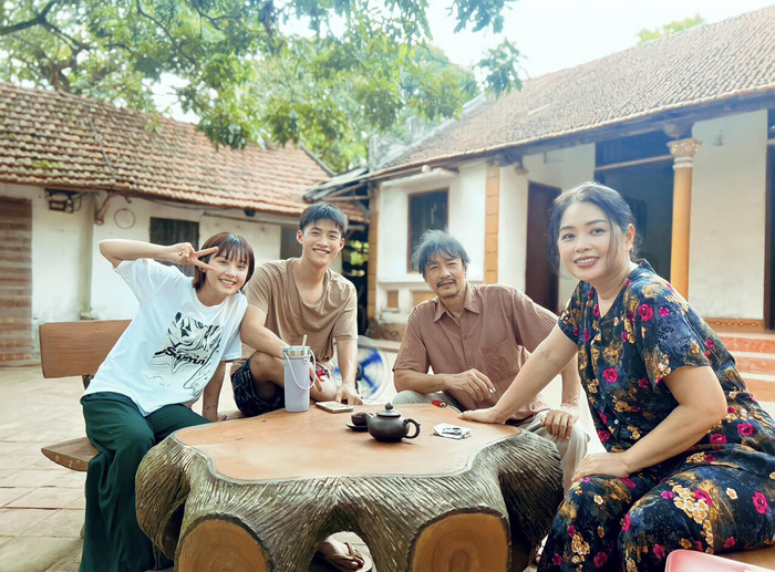 Cô gái nhỏ vô tư nên cái miệng nói không ngừng nghỉ, ton hót hết chuyện này đến chuyện khác đã tạo thiện cảm với khán giả. Cũng vì 'nhiều chuyện' và có giọng nói quá to, nhân vật này được gọi bằng biệt danh Ninh 'loe'.