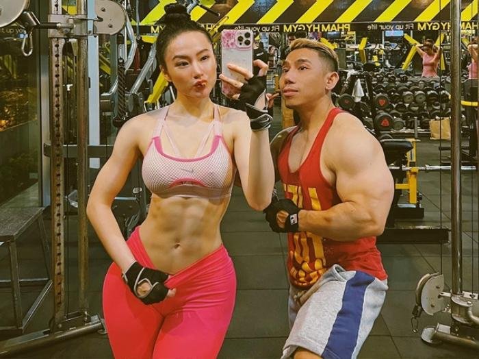 Angela Phương Trinh chăm mặc gợi cảm từ khi bớt tập gym Ảnh 1