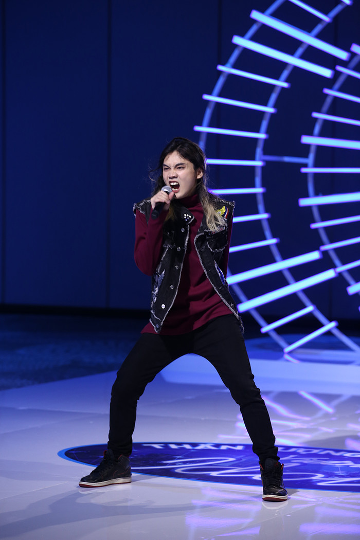 Thế Nhật mang đến phần thi đầy năng lượng.