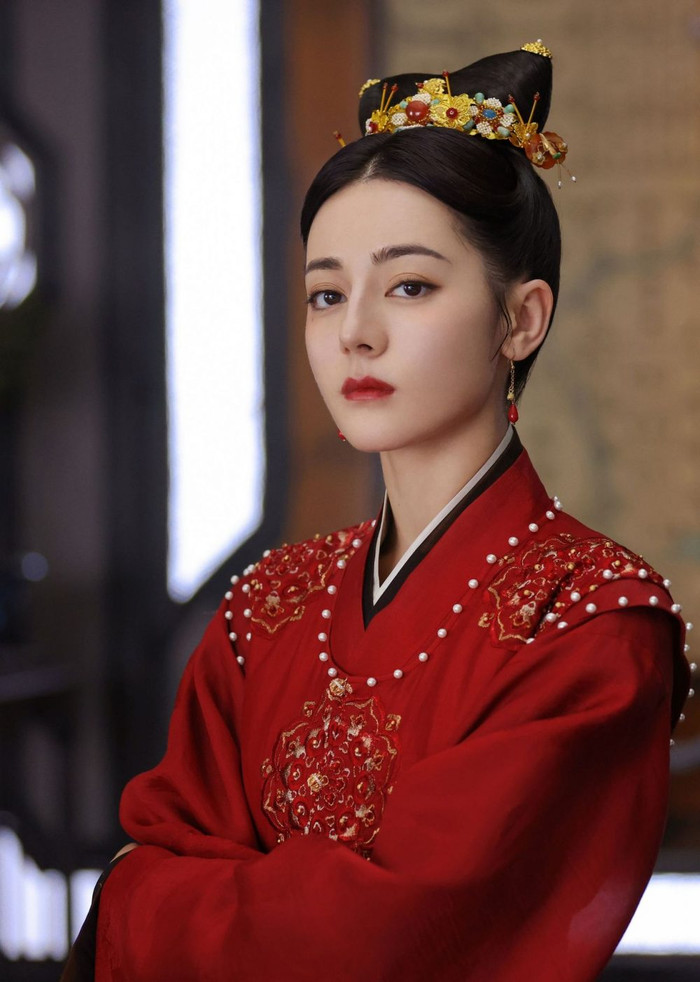  Địch Lệ Nhiệt Ba được xếp 'chung mâm' với Angelababy vì lý do bất ngờ Ảnh 3