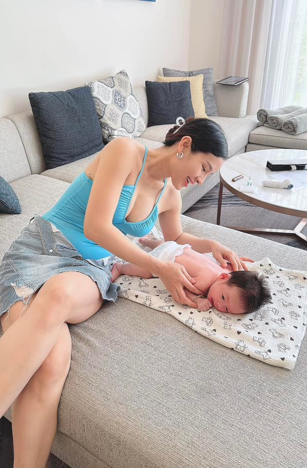 Vẻ ngoài bụ bẫm, đáng yêu của con trai Phương Trinh Jolie nhận được nhiều lời khen. 