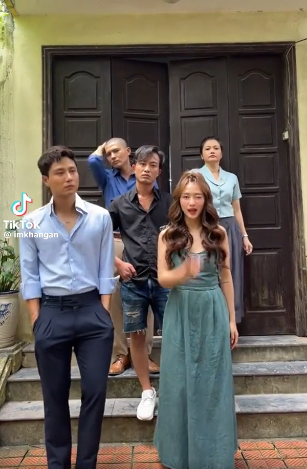  Gia Đình Mình Vui Bất Thình Lình: Lộ ảnh Phương về chăm sóc khi Công bệnh nặng Ảnh 3