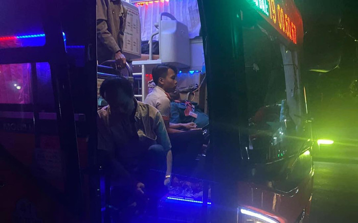 Tài xế đột quỵ nhưng vẫn cố tấp xe vào lề đảm bảo an toàn cho hành khách Ảnh 2