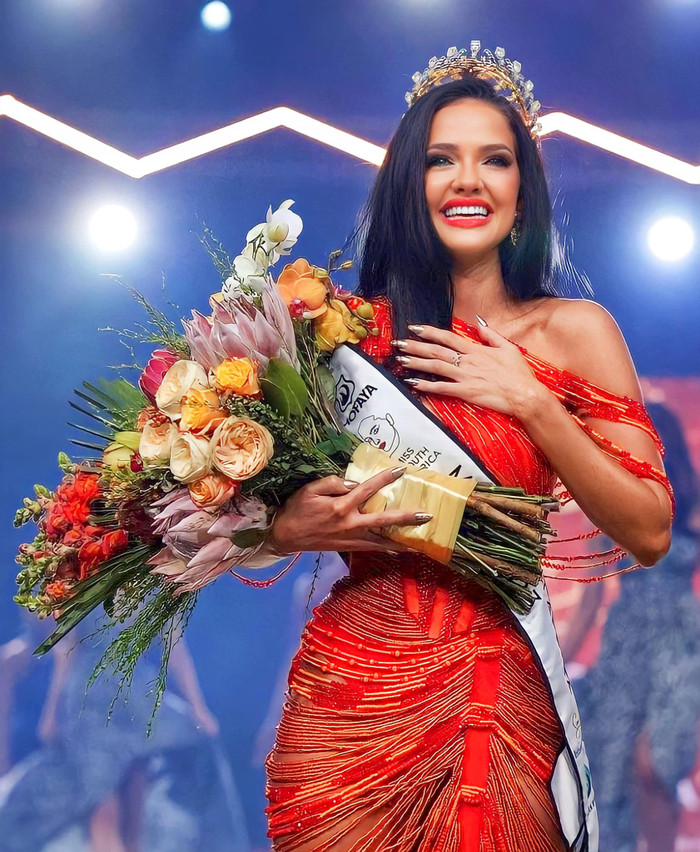 Đối thủ Khánh Vân tại Miss Universe đăng quang Hoa hậu Nam Phi 2023 Ảnh 1