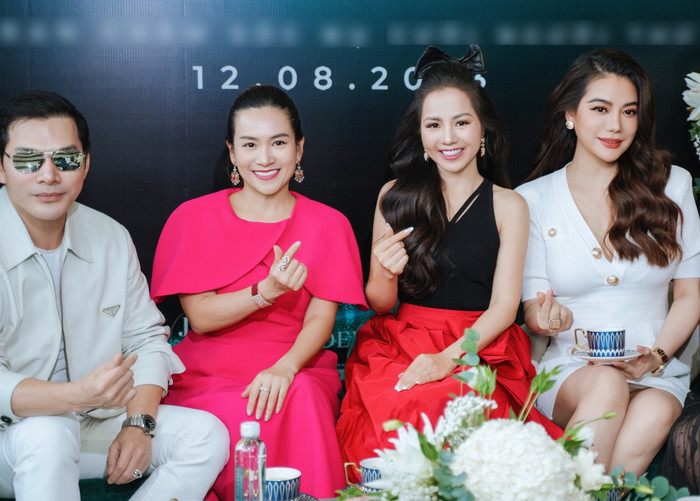  Trương Ngọc Ánh có phản ứng ra sao khi được đẩy thuyền với chồng cũ Ảnh 1