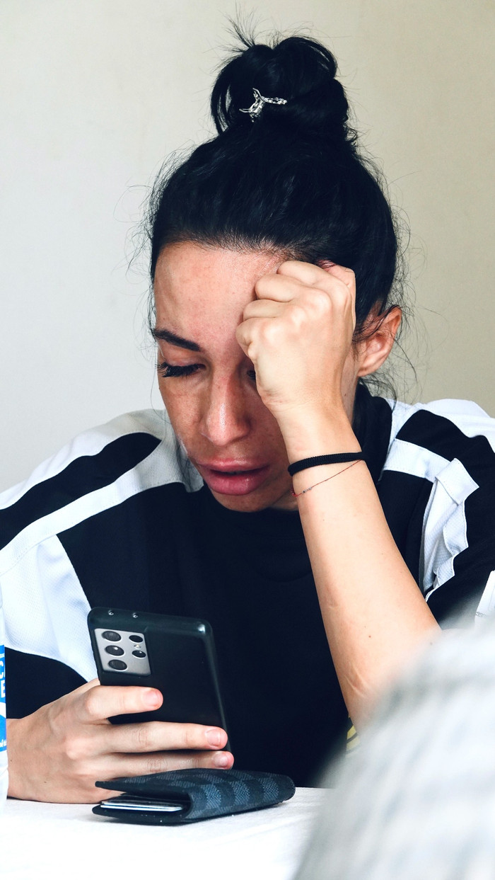 Đến hiện tại, cô vẫn chưa thể tin vào biến cố vừa xảy đến. Ảnh: Phụ nữ Việt Nam 