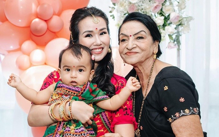 Mẹ chồng Võ Hạ Trâm nói gì khi nghe con dâu hát tiếng Ấn Độ trên nền nhạc xổ số? Ảnh 2