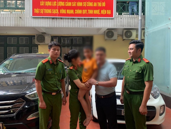  Bé trai 7 tuổi nói lý do không ăn bánh nhưng lại uống nước mà kẻ bắt cóc đưa cho Ảnh 1