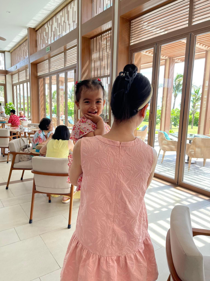 Mỗi lần xuất hiện, nhóc tỳ nhà Võ Hạ Trâm khiến dân tình đứng ngồi không yên.