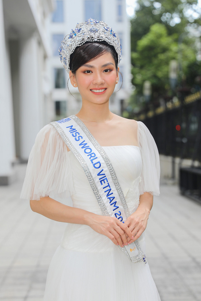  2 nàng hậu kể về điều áp lực trong phòng thi, hội học trò ai nấy cũng đồng cảm Ảnh 1