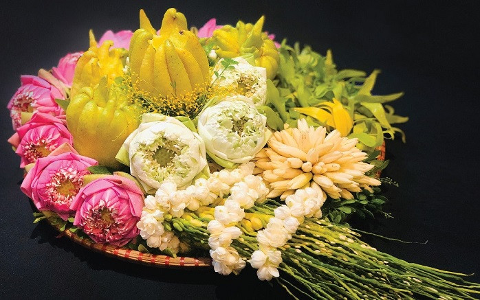 Rằm tháng 7, gia chủ đã biết loại hoa nào nên và không nên dâng lên bàn thờ? Ảnh 2