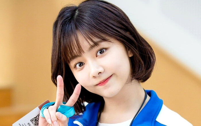 Netizen đòi gỡ bỏ danh hiệu 'nữ thần thanh xuân' của Đàm Tùng Vận Ảnh 2