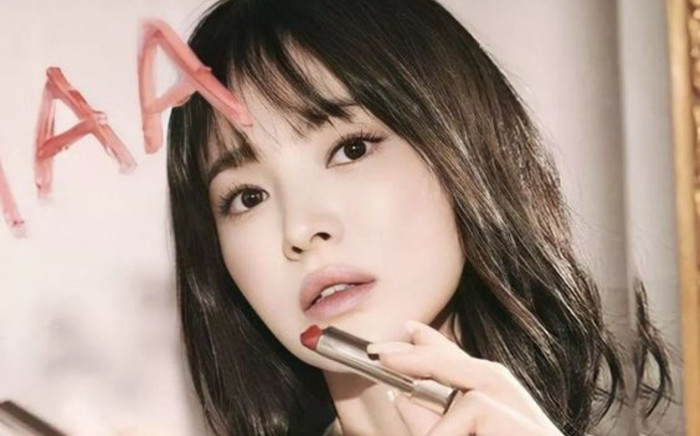 Song Hye Kyo bất ngờ bị tình trẻ vượt mặt, đàng trai là ai mà hot đến thế? Ảnh 2