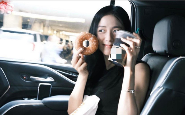 Vừa công khai hẹn hò với bạn trai, Jisoo (Blackpink) đã than thở một điều Ảnh 2