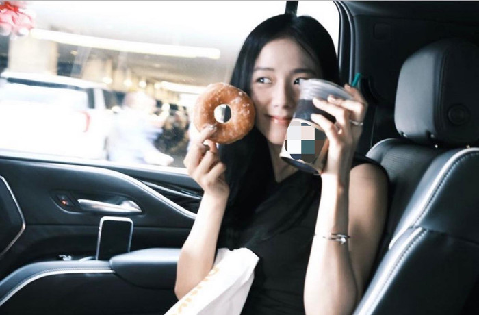  Vừa công khai hẹn hò với bạn trai, Jisoo (Blackpink) đã than thở một điều Ảnh 1
