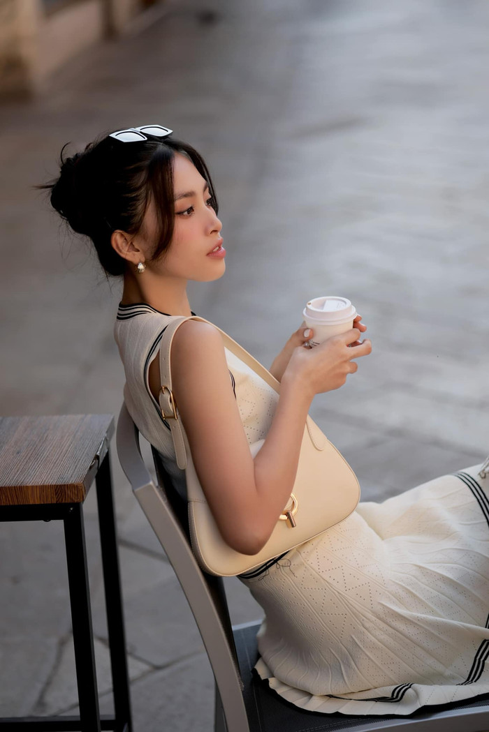  'Tình tin đồn' của Tiểu Vy: Ca sĩ 'trăm triệu view', nam thần Thái Lan nổi tiếng Ảnh 14