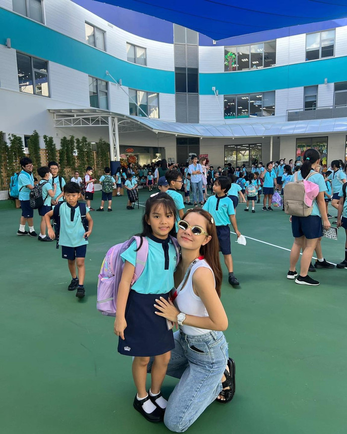 Nhan sắc trẻ trung của bà mẹ 3 con nhanh chóng chiếm spotlight. 