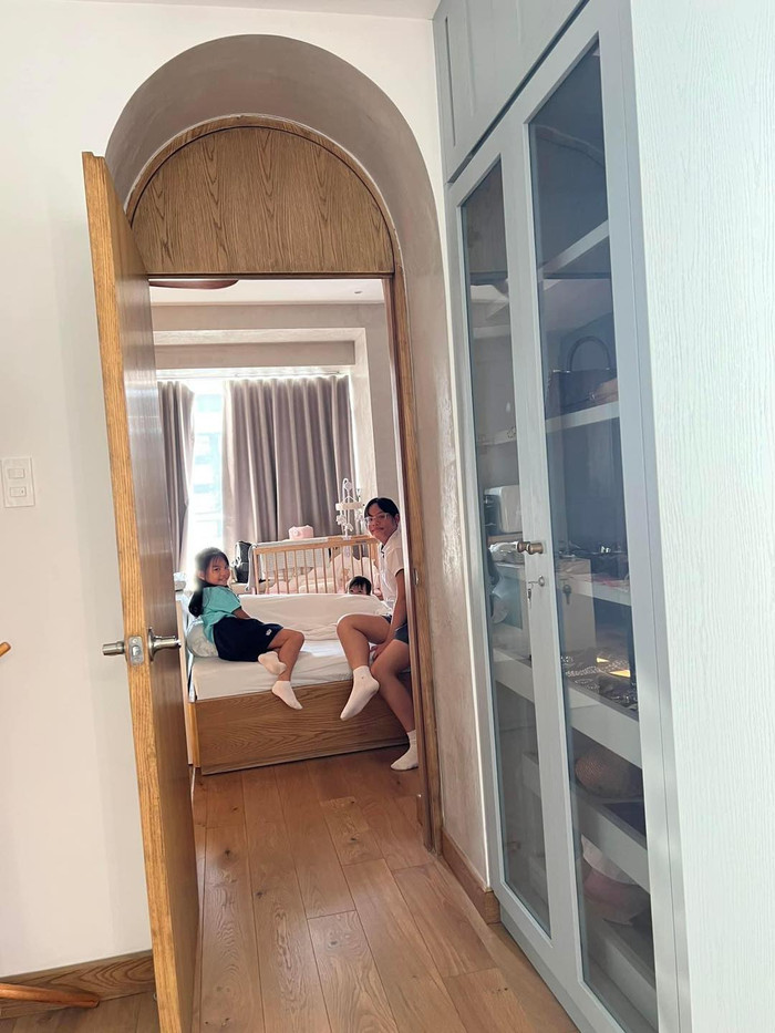 Hai nhóc tỳ nhà Phạm Quỳnh Anh lớn nhanh trông thấy.