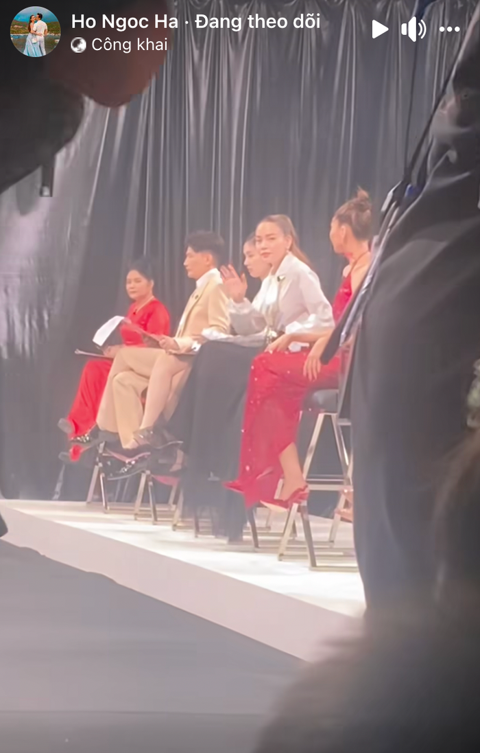 Hồ Ngọc Hà nở nụ cười hạnh phúc, vẫy tay chào ông xã và các con. (Ảnh chụp màn hình)