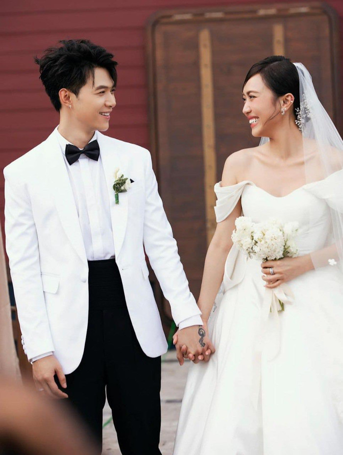 Tin đồn Anh Tú - Diệu Nhi rạn nứt tình cảm đang là chủ đề thu hút sự quan tâm của dư luận.