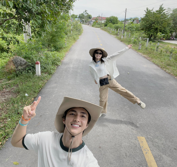 Sau khi về chung một nhà, Bình An - Phương Nga thoải mái công khai cuộc sống hôn nhân trên mạng xã hội, giản dị nhưng đầy ngọt ngào.