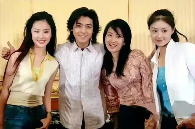  Lưu Diệc Phi bị nhận xét nhan sắc tầm thường khi chung hình với mỹ nhân này Ảnh 1