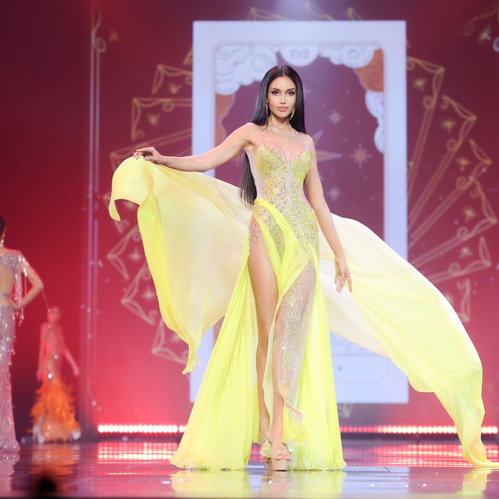 Bán kết Miss Universe Thailand: Thí sinh mặc váy dạ hội khoét xẻ cực 'hiểm hóc' Ảnh 2