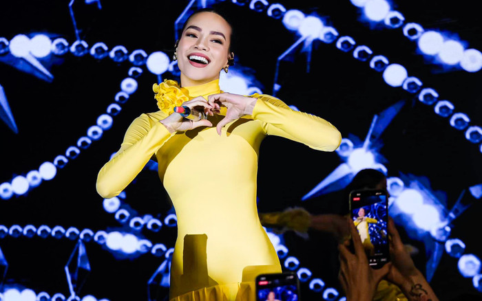 Diện váy ngắn nhảy tưng bừng, Hồ Ngọc Hà xử lý khéo léo tránh hớ hênh Ảnh 2